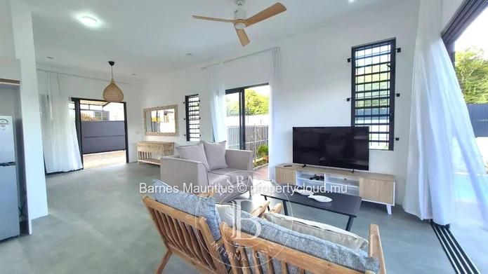 TROU AUX BICHES – Villa contemporaine à étage avec piscine – 3 chambres