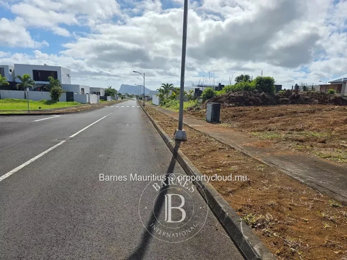 HIGHLANDS – Beautiful Plot of Land for Sale – 627 m² (165 Toises)
