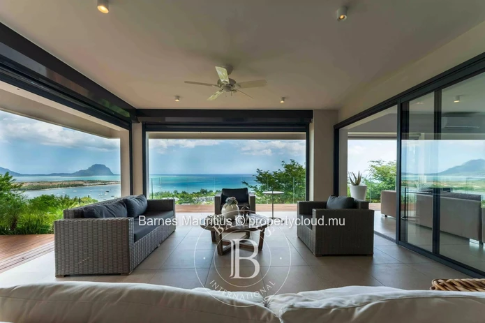 BLACK RIVER - Luxury Villa - 4 Bedrooms
