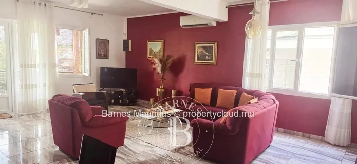 FLIC EN FLAC - Family Home in Two Parts - 7 Bedrooms