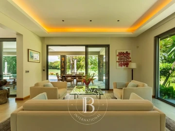 5 Bedroom Villa