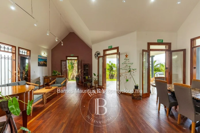 FLORÉAL - Colonial-Style House - 400m²