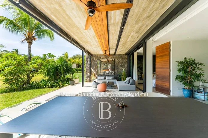 GRAND BAIE - Beachfront Apartment - 3 Bedrooms