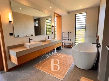 6 Bedroom Villa