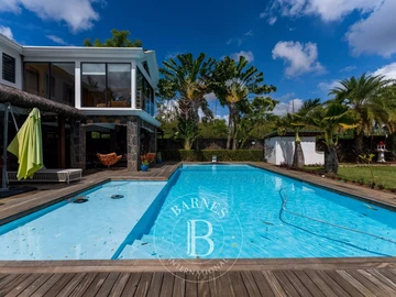6 Bedroom House