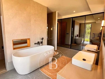 6 Bedroom Villa
