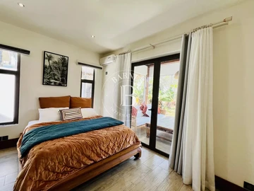 6 Bedroom Villa