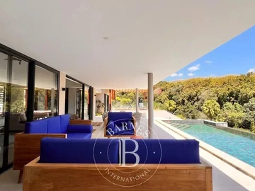 6 Bedroom Villa