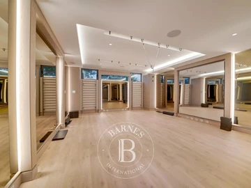 5 Bedroom Villa