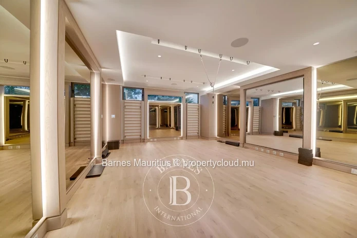 BEAU CHAMP – Luxurious golf-front villa with sea view – 5 bedrooms