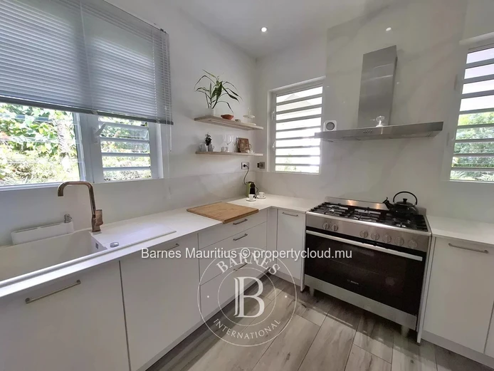 FLORÉAL – Spacious family home with indoor pool – 6 bedrooms