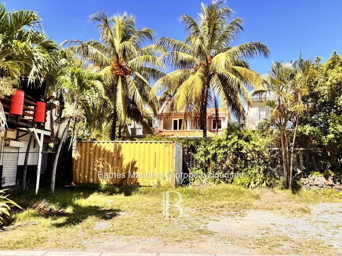 MAHEBOURG - Commercial space - 934 m²