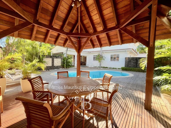 RIVIÈRE NOIRE – Elegant 4-Bedroom Family Home