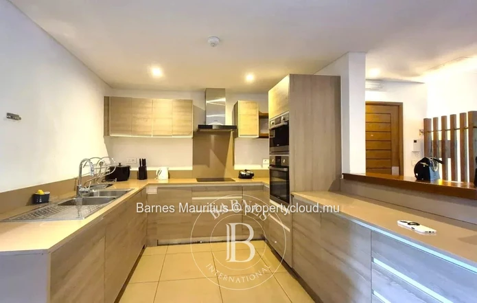 AZURI - Spacious Garden Apartment - 3 Bedrooms