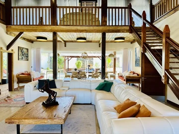 6 Bedroom Villa