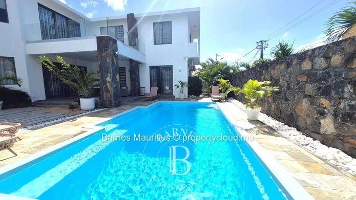 PEREYBERE - Luxury 4-Bedroom Villa with Pool