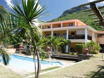 5 Bedroom Villa
