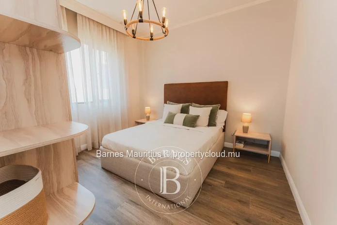FLIC-EN-FLAC – Elegant 3-Bedroom Apartment
