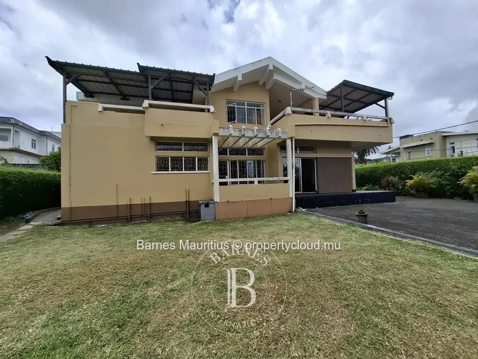 House for Sale – Eau Coulée - 7 rooms
