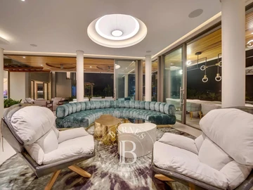 5 Bedroom Villa