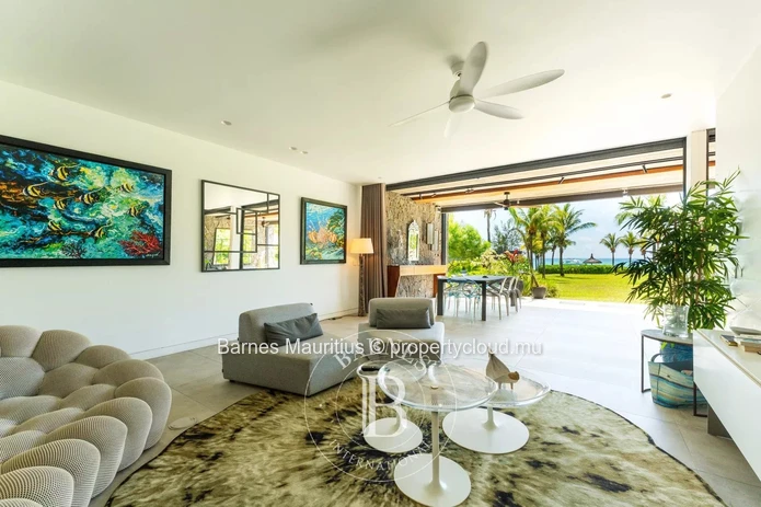 GRAND BAIE - Beachfront Apartment - 3 Bedrooms