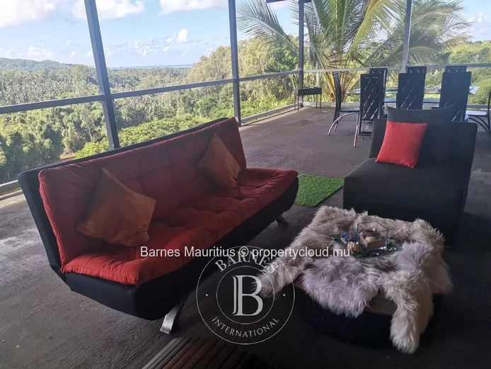 DEUX BRAS - Land area with 3 Chalets - 17000 m2