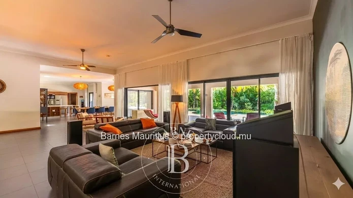 BLACK RIVER – Architect-Designed Villa – 4 Bedrooms