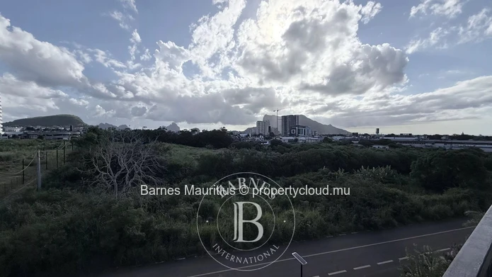 TRIANON – Bright and Secure Apartment with City & Mountain Views – 4 Bedrooms