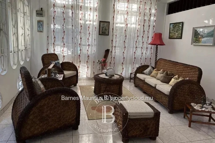 ROCHES NOIRES – Two Villas in the Heart of a Tropical Oasis