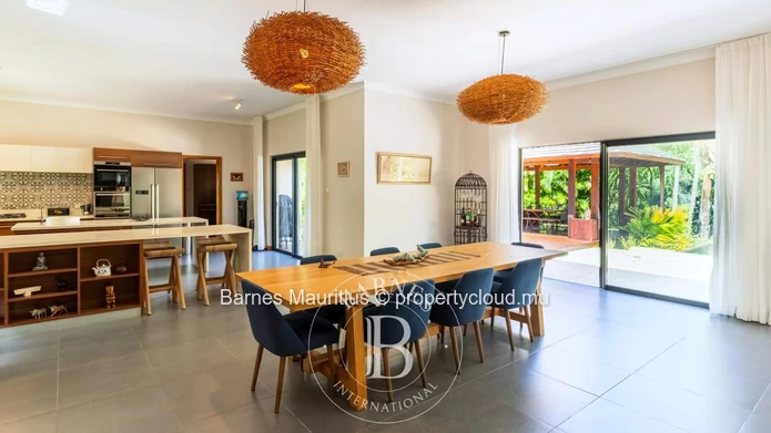 BLACK RIVER – Architect-Designed Villa – 4 Bedrooms