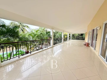 5 Bedroom Villa