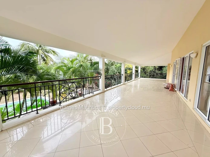 TAMARIN - Spacious Villa To Renovate - 5 Bedrooms