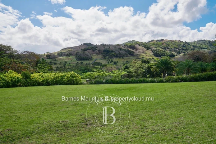 BEL OMBRE - Terrain à bâtir avec vue sur les montagnes - 1 575 m²