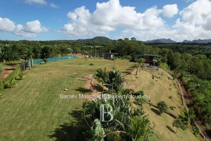 DEUX BRAS - Land area with 3 Chalets - 17000 m2