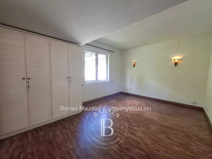 FLOREAL - Versatile Family Home or Office Space with Studio - 420 m²