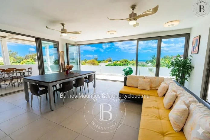TAMARIN. Spacious Penthouse with Sea View, 3 Bedrooms