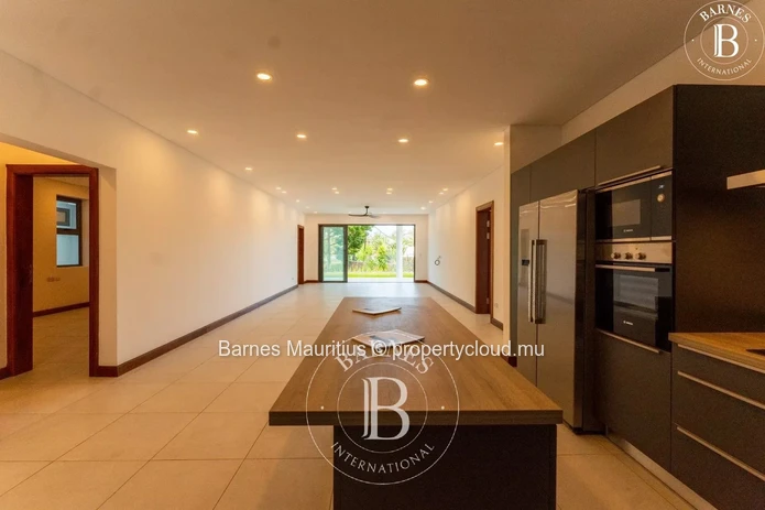 POINTE AUX CANONNIERS - Ground Floor Apartment - 3 Bedrooms