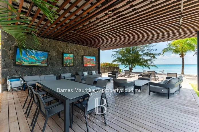 GRAND BAIE - Beachfront Apartment - 3 Bedrooms