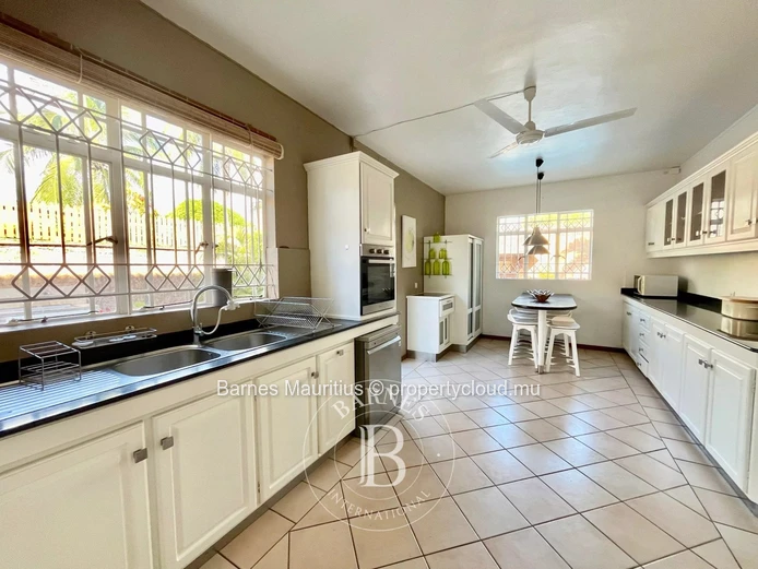 RIVIÈRE NOIRE – Elegant 4-Bedroom Family Home