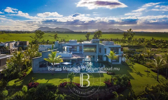BEAU CHAMP – Luxurious golf-front villa with sea view – 5 bedrooms