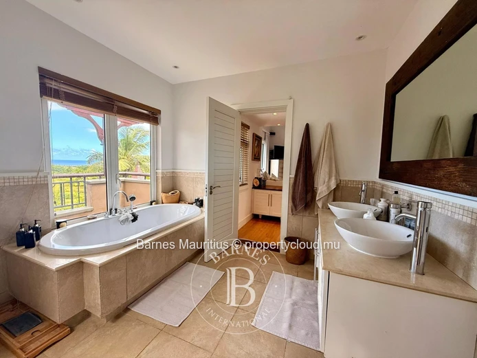 BEL OMBRE – Villa on Golf Course with Sea View – 4 Bedrooms