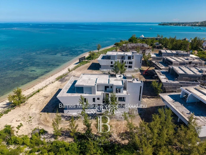 BLACK RIVER - Beachfront Apartment with Sea Views - 3 Bedrooms