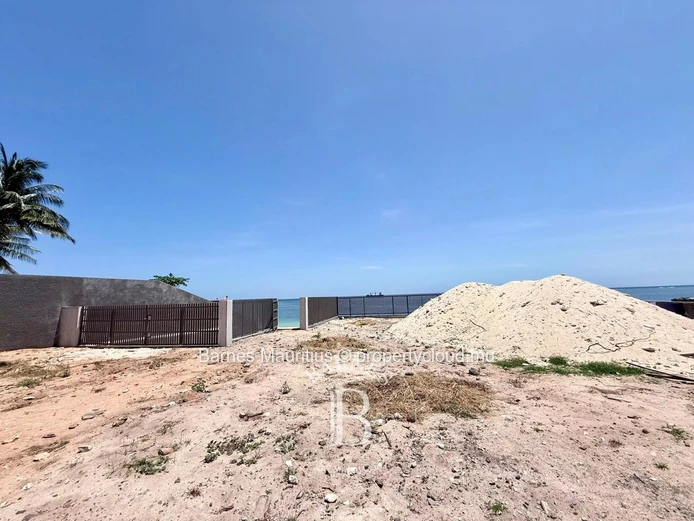 POINTE AUX SABLES - Beachfront Land - 80 Perches