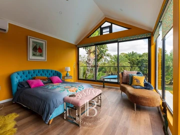 6 Bedroom House