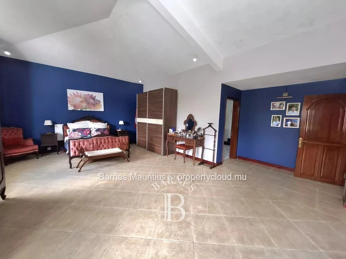 FLORÉAL – Spacious family home with indoor pool – 6 bedrooms