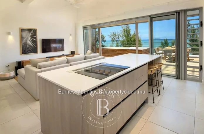GRAND GAUBE – Waterfront Penthouse – 3 Bedrooms with Exceptional Views