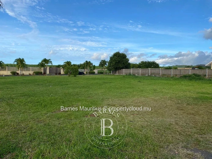 PAMPLEMOUSSES - Terrain résidentiel - 1313 m²