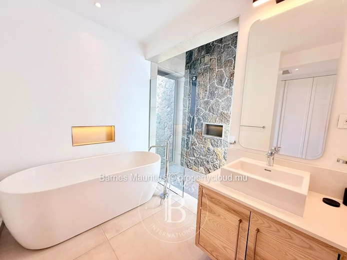 BEL OMBRE - Chic Villa with Sea and Golf Views - 4 Bedrooms