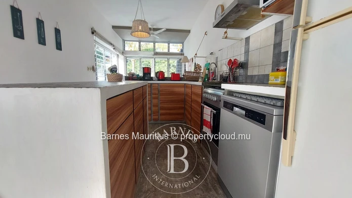 POINTE D'ESNY - Comfortable Duplex Close to Beach Access - 3 Bedrooms.