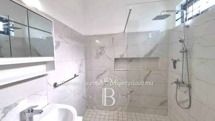 PEREYBERE - Luxury 4-Bedroom Villa with Pool